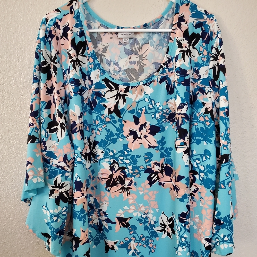 Plus size Floral blouse by Avenue